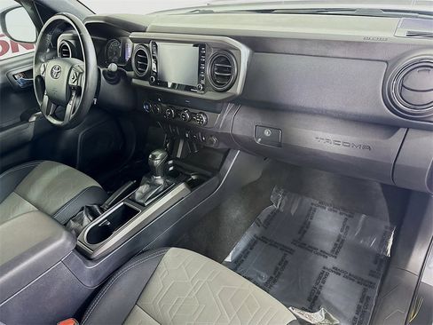 Certified 2020 Toyota Tacoma TRD Sport image 31