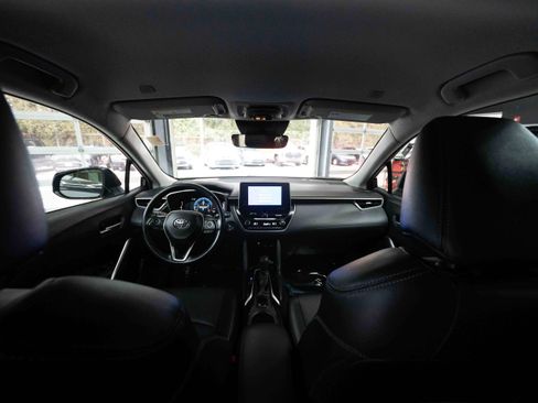 Used 2023 Toyota Corolla Cross XLE image 19