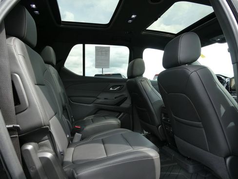 Certified 2023 Chevrolet Traverse LT w/ LT Premium Package AWD/4WD image 16