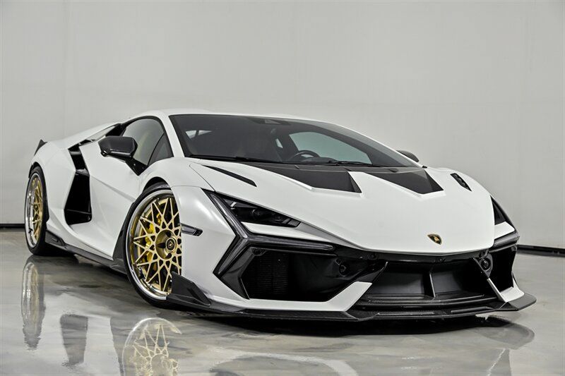Used 2024 Lamborghini Revuelto AWD/4WD image 3
