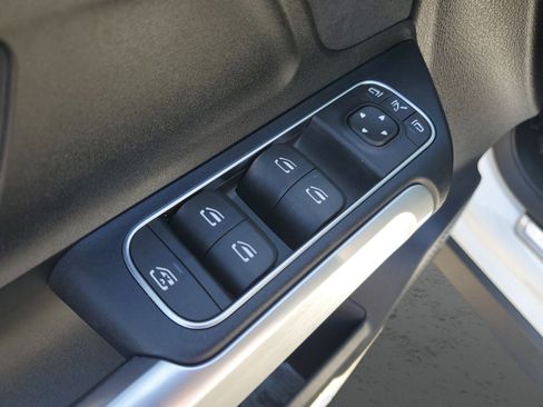 Used 2023 Mercedes-Benz EQB 300 4MATIC image 22