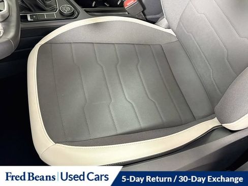 Used 2025 Volkswagen Taos SE AWD/4WD image 24