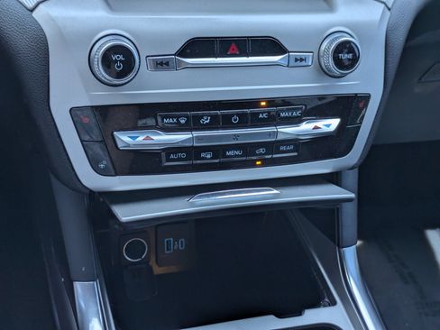 Used 2023 Ford Explorer XLT w/ Equipment Group 202A RWD image 20