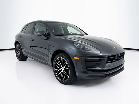 Certified 2025 Porsche Macan AWD/4WD image 7