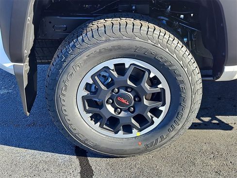 New 2025 Toyota Tacoma TRD Off-Road image 5