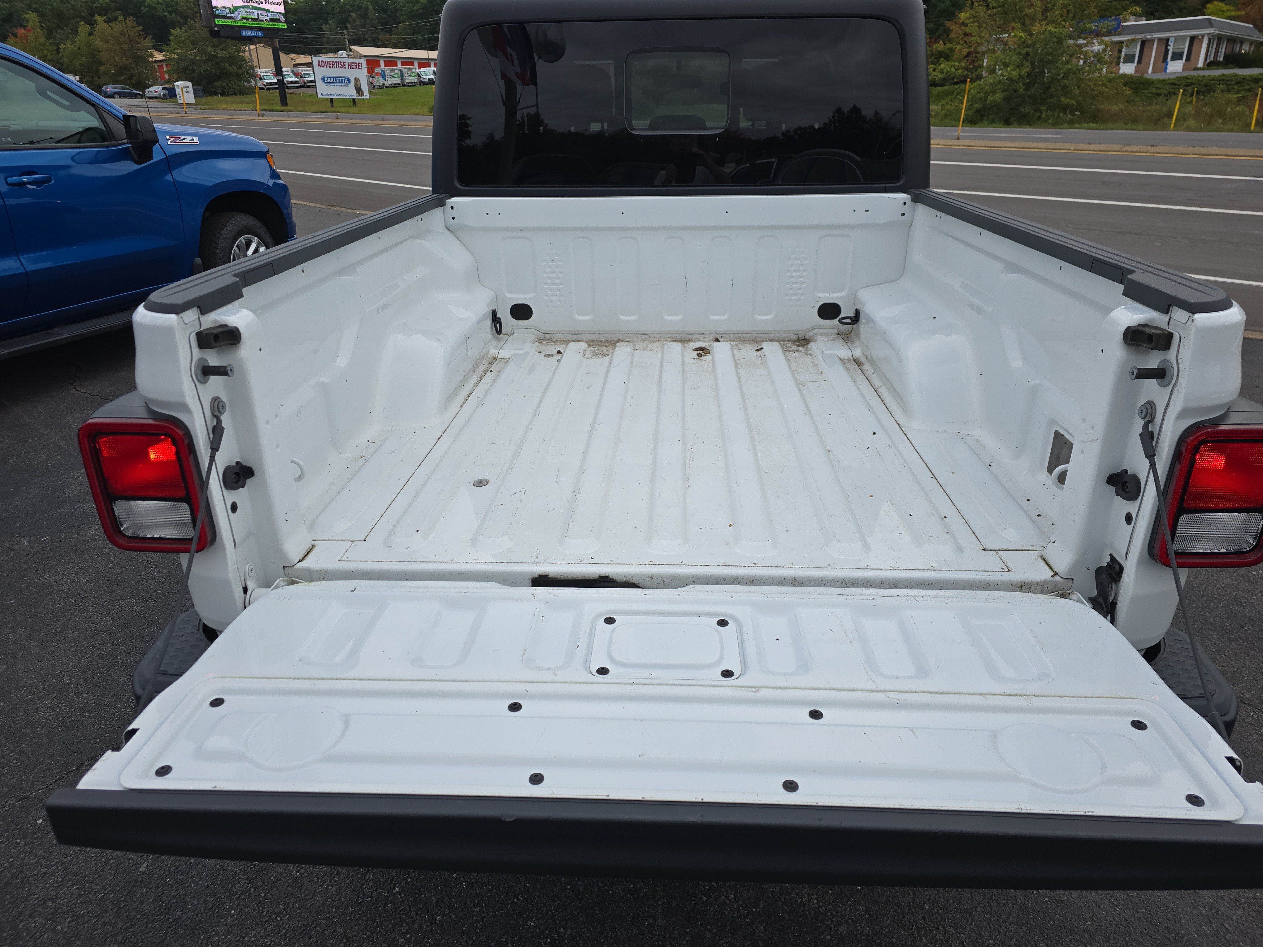 Used 2022 Jeep Gladiator Mojave AWD/4WD image 4