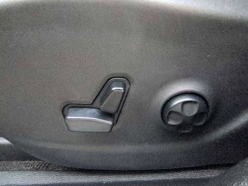 Used 2016 Jeep Cherokee Limited image 18