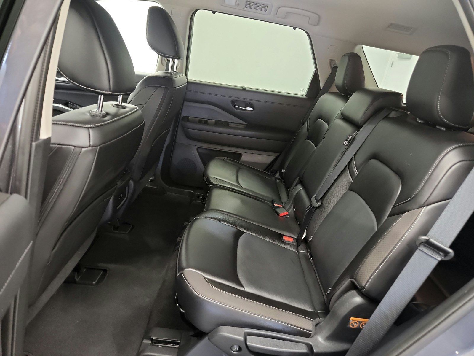 Used 2024 Nissan Pathfinder SL FWD image 23