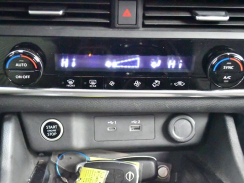 Used 2023 Nissan Rogue SV image 25