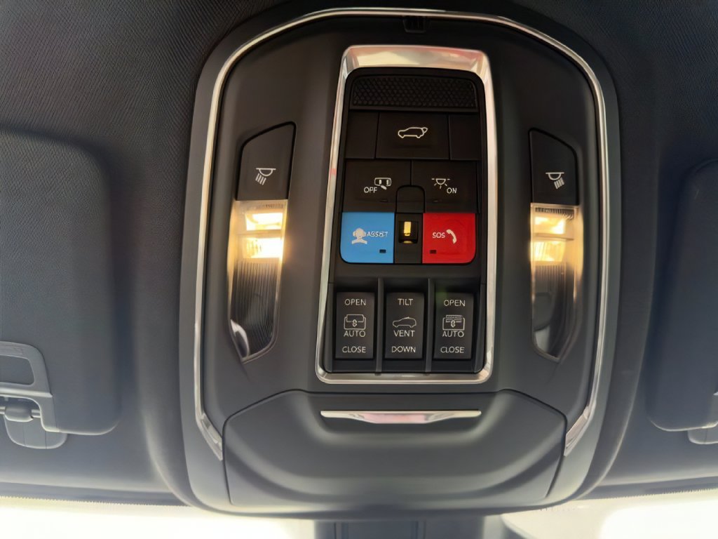 Used 2025 Jeep Grand Cherokee L Limited w/ Luxury Tech Group II RWD image 18
