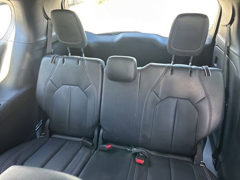 Used 2018 Chrysler Pacifica Touring-L w/ Premium Audio Group image 7