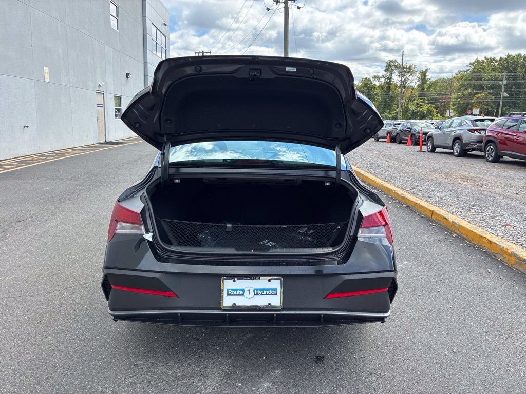 New 2026 Hyundai Elantra SEL Sport FWD image 10