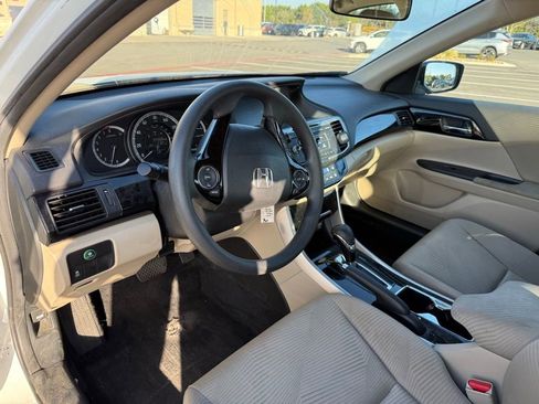 Used 2017 Honda Accord LX image 7