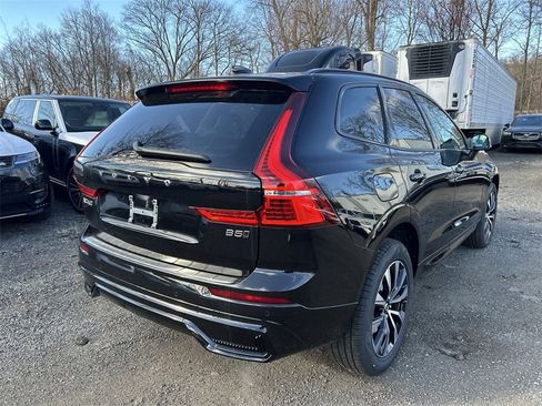 New 2025 Volvo XC60 B5 Core w/ Protection Package Premier image 8