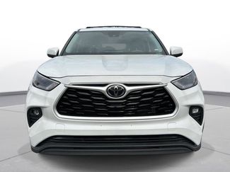 Used 2023 Toyota Highlander LE video 3