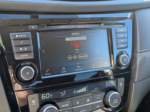 Used 2018 Nissan Rogue SV AWD/4WD image 21