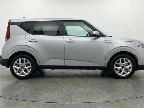 Used 2025 Kia Soul LX w/ LX Technology Package image 11