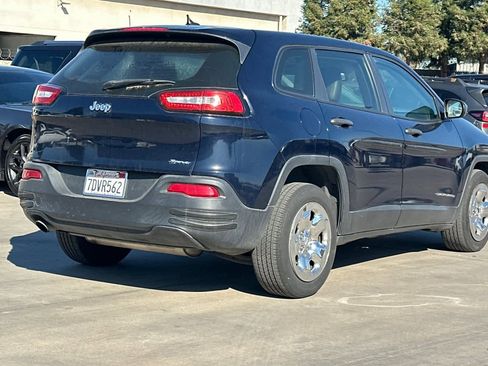 Used 2014 Jeep Cherokee Sport image 3