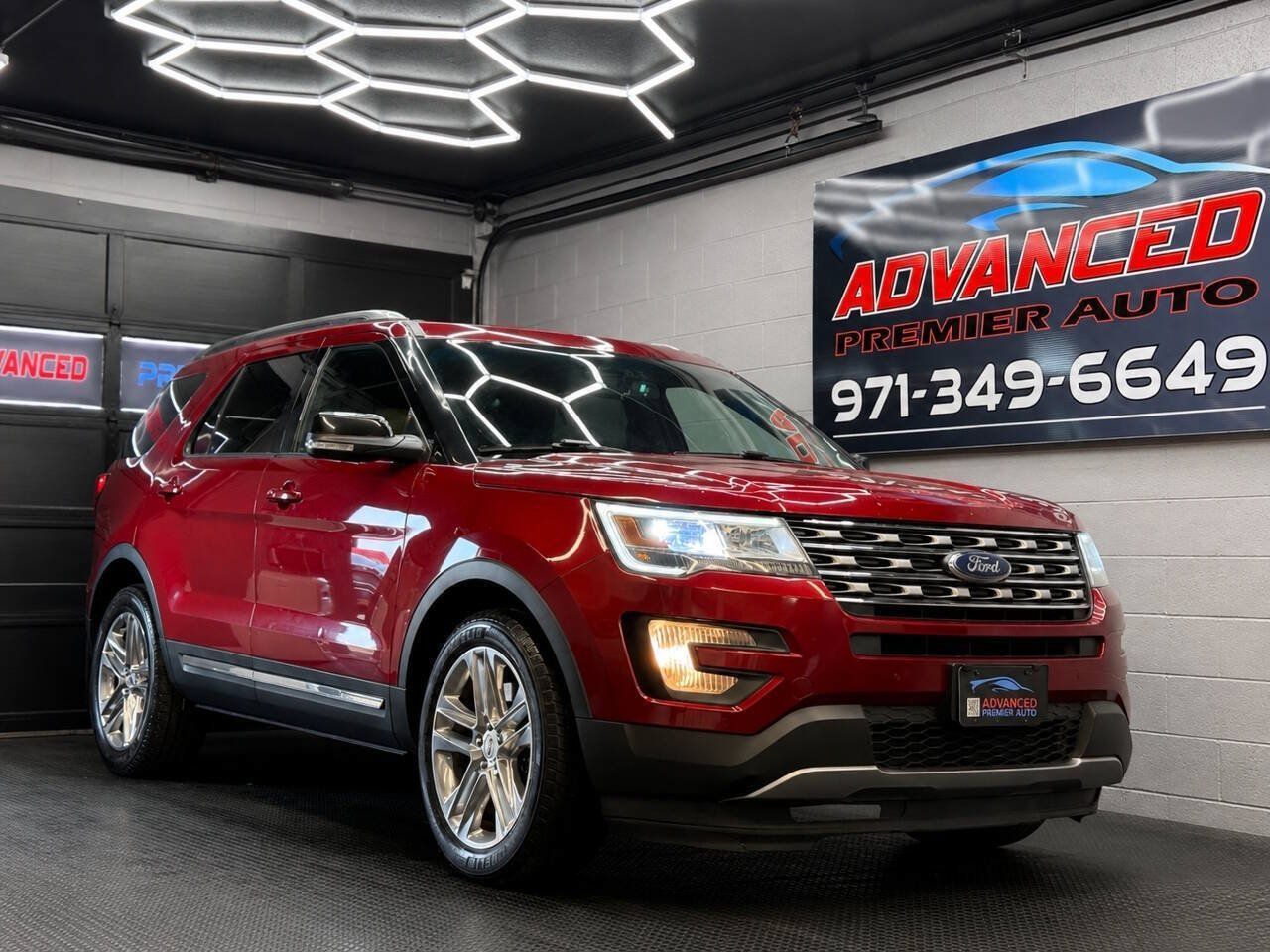 Used 2016 Ford Explorer XLT w/ Equipment Group 202A AWD/4WD image 1