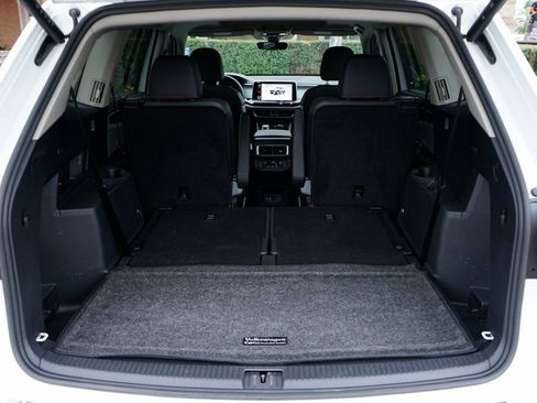 Used 2025 Volkswagen Atlas Peak Edition SE AWD/4WD image 9