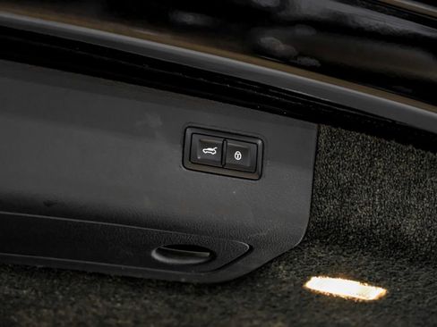 Used 2019 Bentley Bentayga AWD/4WD image 50