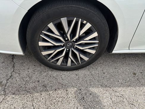 Used 2025 Nissan Altima 2.5 SV FWD image 25