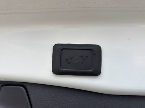 Used 2023 Toyota RAV4 XLE image 28