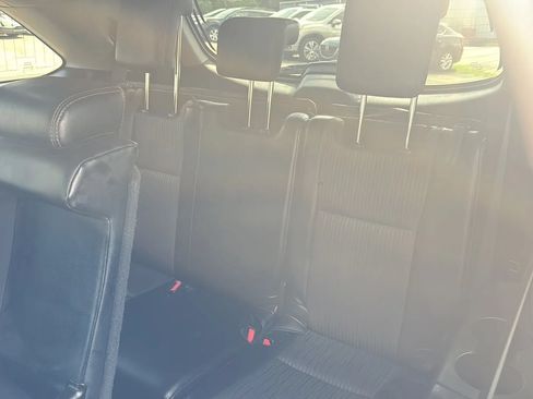 Used 2017 Toyota Highlander Plus FWD image 26