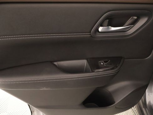Used 2023 Nissan Rogue SL AWD/4WD image 17