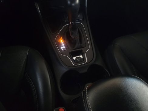 Used 2021 Jeep Cherokee Latitude Lux 80th Anniv w/ Quick Order Package 26U 80TH FWD image 26