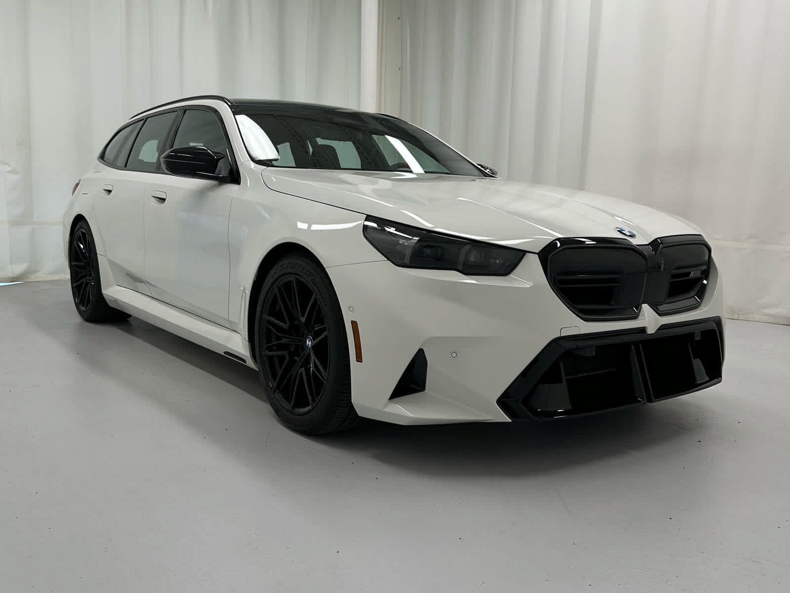 Used 2026 BMW M5 Touring AWD/4WD image 1