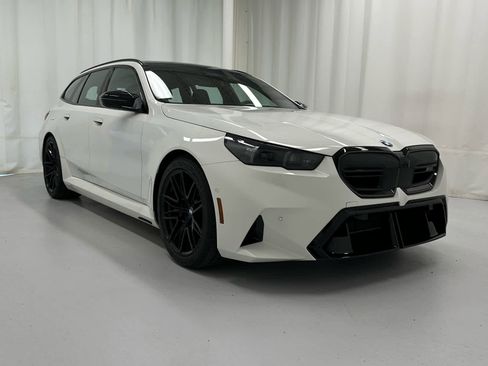 Used 2026 BMW M5 Touring AWD/4WD image 1