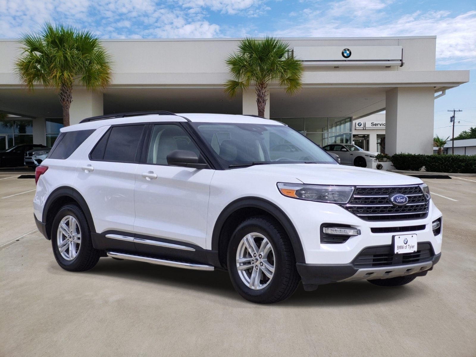 Used 2022 Ford Explorer XLT w/ Equipment Group 202A RWD image 3