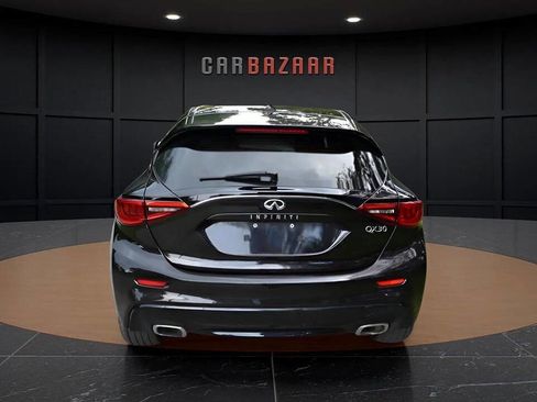 Used 2017 INFINITI QX30 image 6