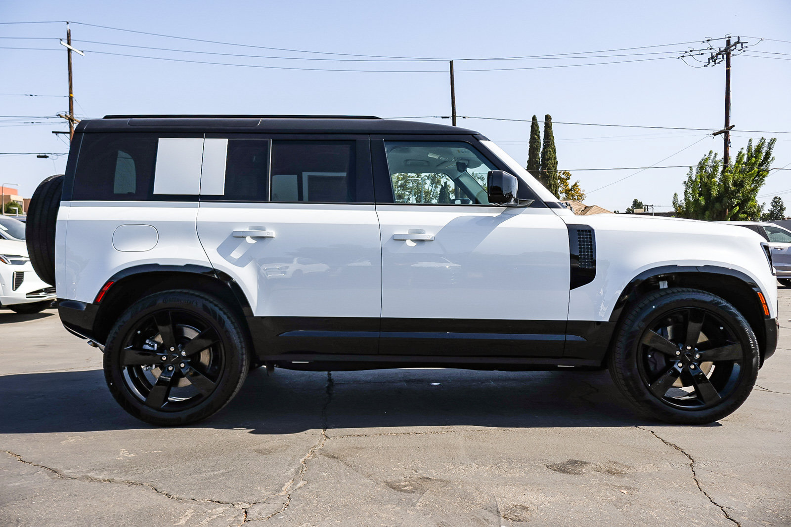 New 2026 Land Rover Defender 110 X-Dynamic SE AWD/4WD image 3