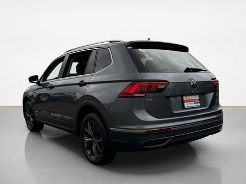 Used 2022 Volkswagen Tiguan SE w/ Panoramic Sunroof Package AWD/4WD image 4