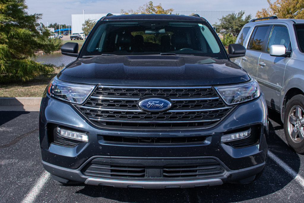 Used 2022 Ford Explorer XLT w/ Equipment Group 202A RWD image 2