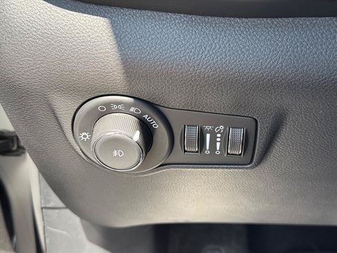 Used 2025 Jeep Compass Limited AWD/4WD image 19