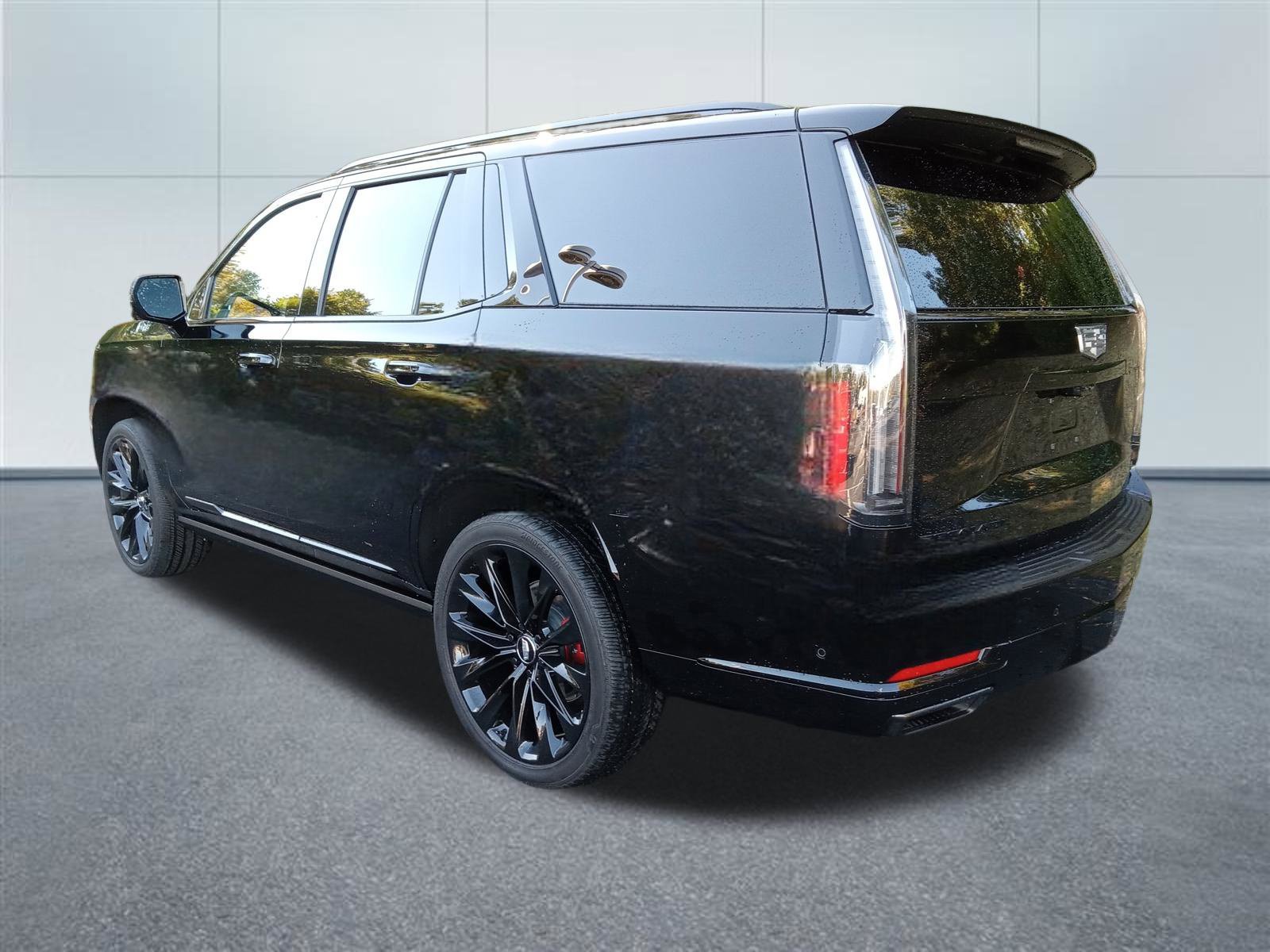 Used 2026 Cadillac Escalade Platinum Sport w/ LPO, ONYX Package AWD/4WD image 3