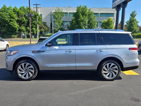 Used 2022 Lincoln Navigator Reserve AWD/4WD image 4