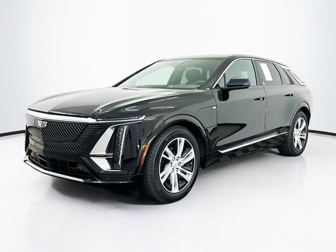 Used 2024 Cadillac Lyriq Tech image 3