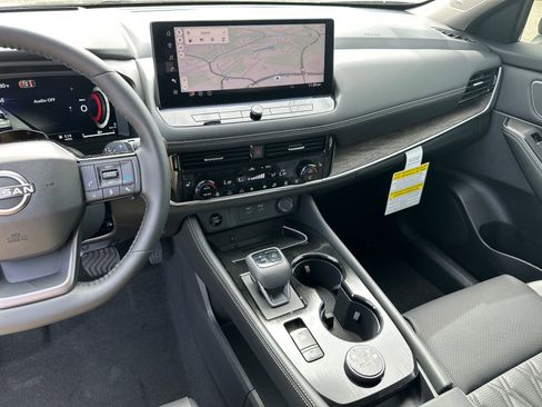 New 2026 Nissan Rogue Platinum w/ Tech Package AWD/4WD image 28