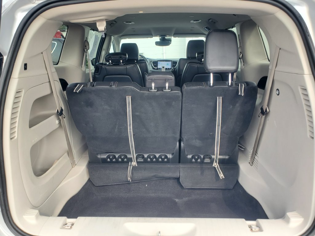 Used 2024 Chrysler Pacifica Touring-L FWD image 26