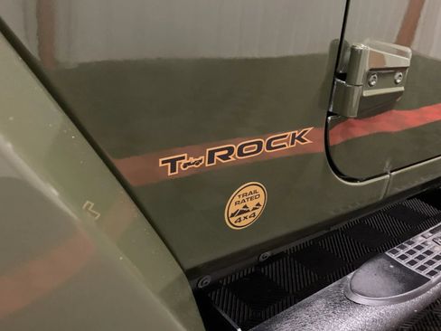 Used 2016 Jeep Wrangler Sahara image 14