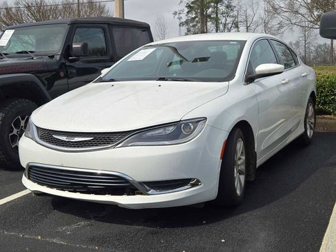 Used 2017 Chrysler 200 Limited Platinum w/ Comfort & Convenience Group image 3