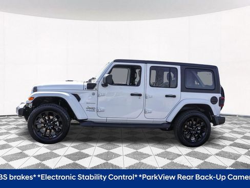 Used 2022 Jeep Wrangler Unlimited Sahara w/ Cold Weather Group image 8