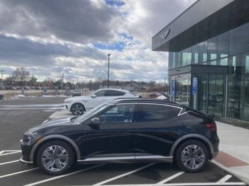 New 2025 Genesis GV60 Advanced image 3