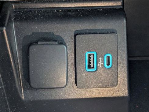 Used 2020 Ford Explorer Limited image 16