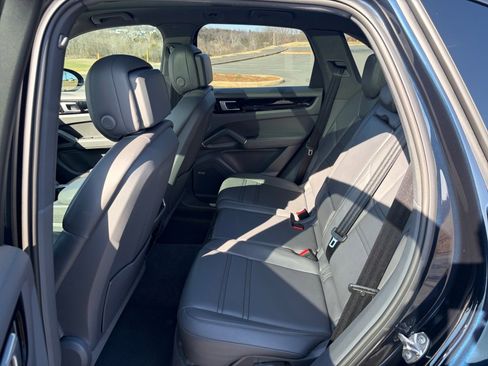 Used 2019 Porsche Cayenne S image 20