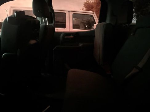 Used 2020 Chevrolet Silverado 1500 Custom w/ Custom Value Package AWD/4WD image 8